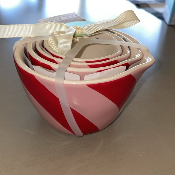 Rae Dunn Striped Measuring Cups - Picture 3 of 3